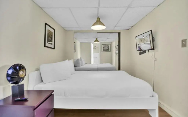 photo 2 of 1BR1BATH GORGEOUS HALLANDALE BEACH with POOL and FREE PARKING