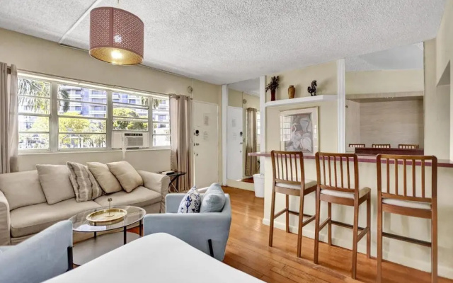 photo 4 of 1BR1BATH GORGEOUS HALLANDALE BEACH with POOL and FREE PARKING