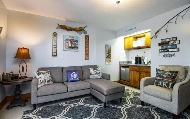 photo 2 of 2 bdr Suite Right on Lake Tablerock Near Big Cedar Lodge Red Bud Cove