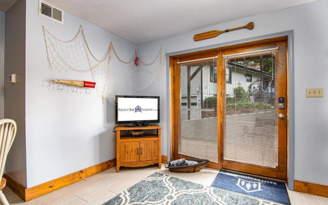 photo 4 of 2 bdr Suite Right on Lake Tablerock Near Big Cedar Lodge Red Bud Cove
