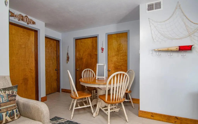 photo 5 of 2 bdr Suite Right on Lake Tablerock Near Big Cedar Lodge Red Bud Cove