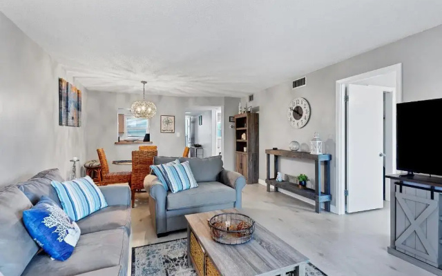photo 3 of 2 Bed 2 Bath Centrally Located