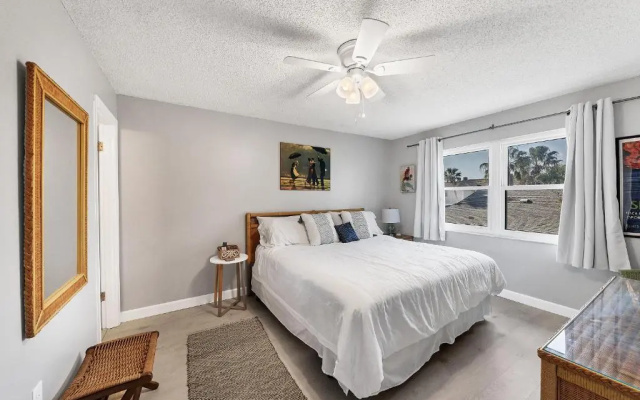 photo 4 of 2 Bed 2 Bath Centrally Located