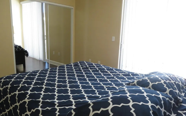 photo 3 of 2 Bed 2 Bath in Studio City