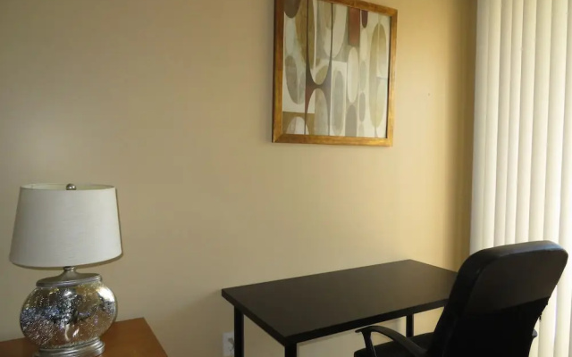 photo 4 of 2 Bed 2 Bath in Studio City
