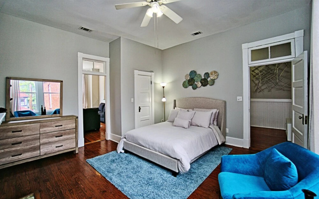 photo 4 of 2 Bed Home in Downtown Savannah
