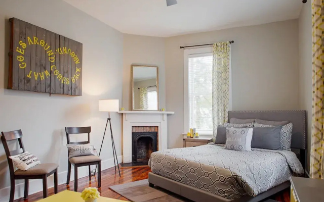 photo 2 of 2 Bed Oasis near Forsyth Park