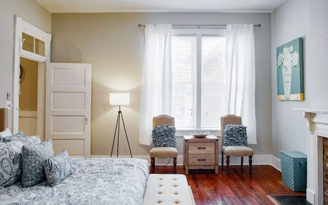 photo 3 of 2 Bed Oasis near Forsyth Park