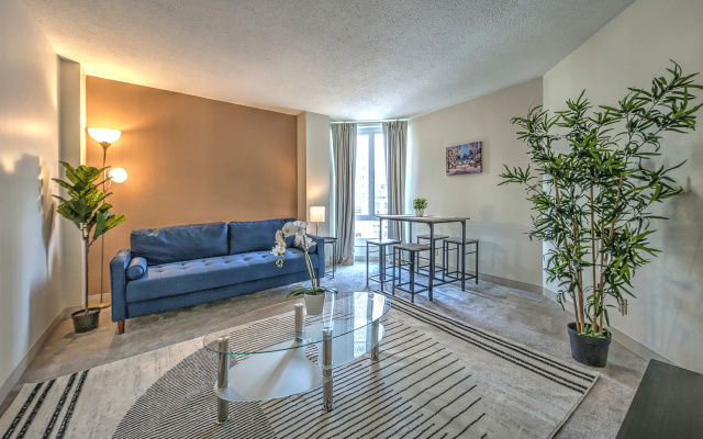 photo 4 of 2 Bed with Work From Anywhere Office & Fast Wifi!