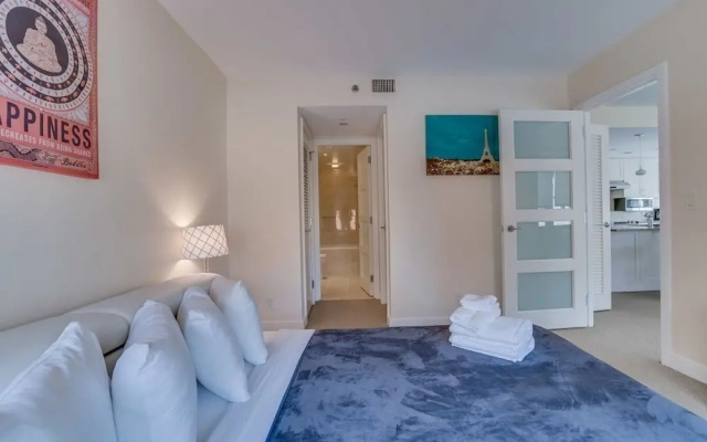 photo 3 of 2 Bedroom Apartment located in Washington Dcâs Penn Quarter. 2 Apts by RedAwning