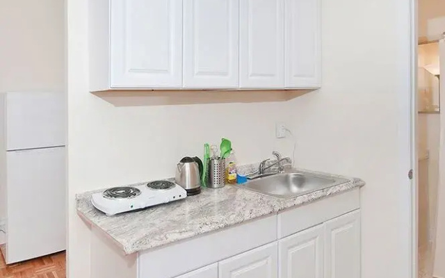 photo 2 of 3- 2 Bedroom Apt On 28 Street Best Location