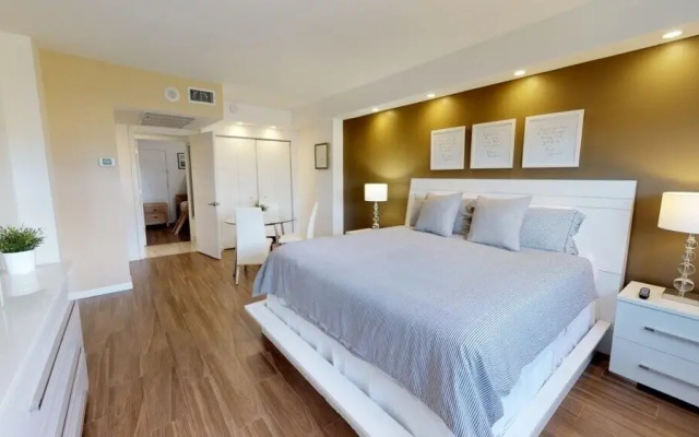 photo 3 of 2 Bedroom +Den / 2 Bath Apart @ Ocean Reserve 426