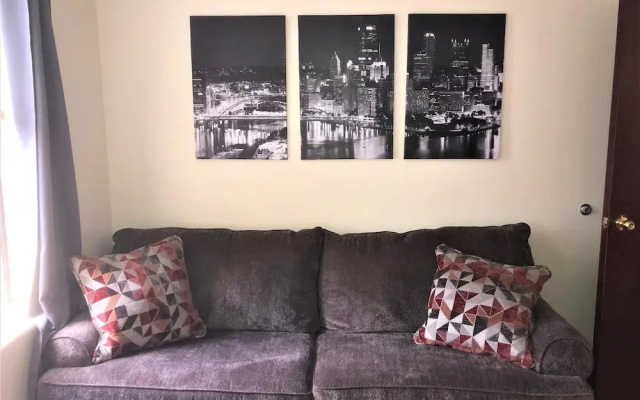 photo 3 of 2 Bedroom Downtown Apt Friends Families Ideal