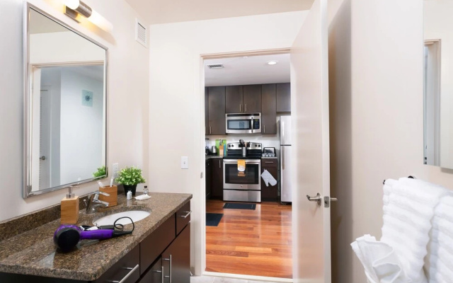 photo 5 of 2 Bedroom Furnished Apartment Near Rittenhouse Apts by RedAwning