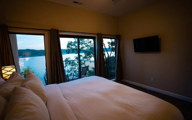 photo 2 of 2 Bedroom Lake View Villa - Unit 101