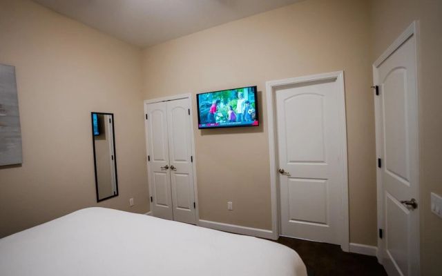 photo 2 of 2 Bedroom Lake View Villa - Unit 301