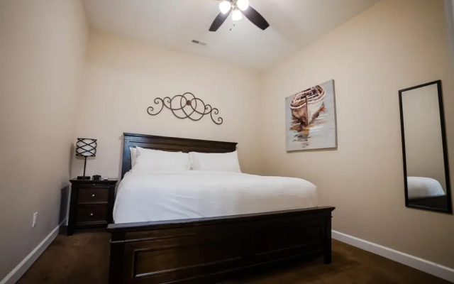 photo 3 of 2 Bedroom Lake View Villa - Unit 301