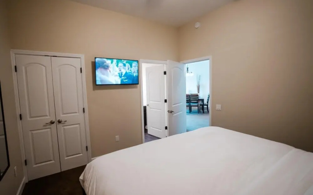 photo 3 of 2 Bedroom Lake View Villa - Unit 307