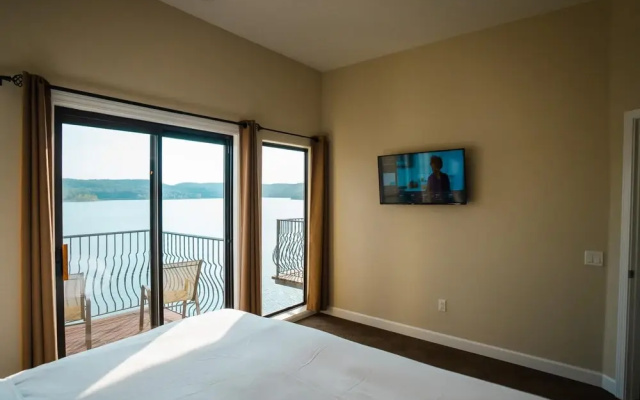 photo 5 of 2 Bedroom Lake View Villa - Unit 409