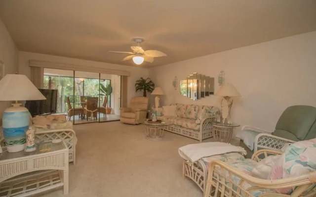 photo 2 of 2 Bedroom With Community Pool Close To The Beaches 2 Condo by Redawning