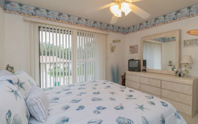 photo 5 of 2 Bedroom With Community Pool Close To The Beaches 2 Condo by Redawning
