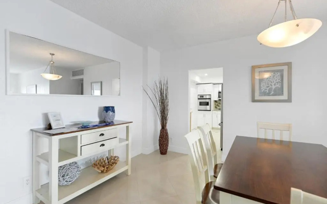 photo 2 of 2 Bedrooms 2 Full Bathrooms Apt. on the Beach