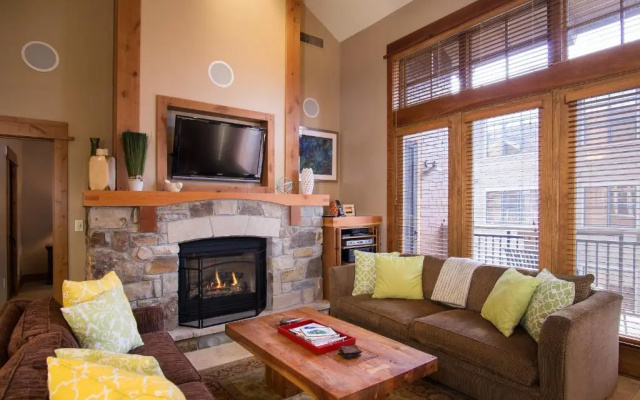 photo 4 of 2 Bedrooms w/ Large Loft + 2.5 Baths - Sleeps 8. Free Grocery Delivery!