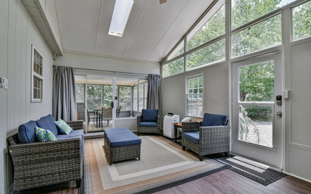 photo 5 of 2 BR apt near Mtn to Sea Hiking Trail
