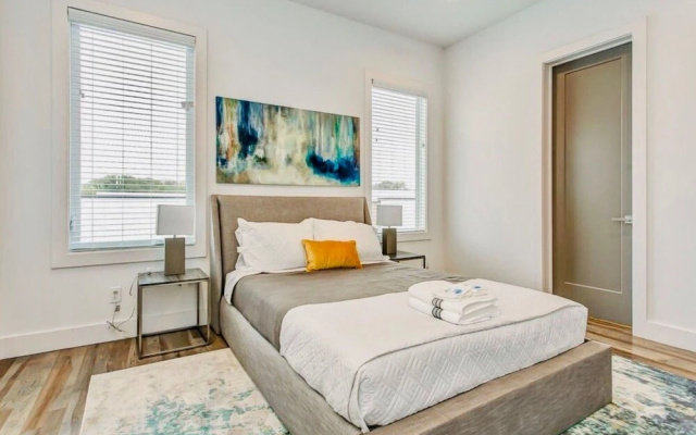 photo 3 of 2 Modern Luxurious Side by Side Townhomes by Music City Luxury Stays
