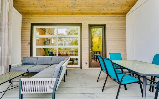 photo 5 of 2 Modern Luxurious Side by Side Townhomes by Music City Luxury Stays