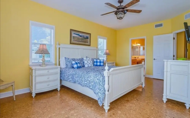 photo 3 of 200 Seabreeze Ct - 5Br Home