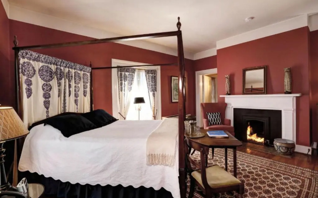 photo 2 of 200 South Street Inn