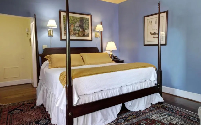 photo 3 of 200 South Street Inn