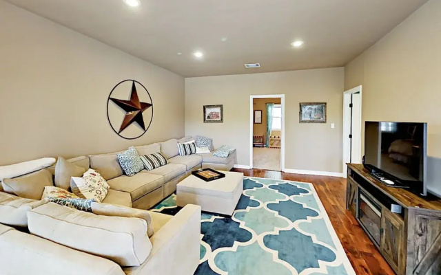 photo 4 of 20001 Hamilton Pool Road Home 6 Bedrooms 3 Bathrooms Home