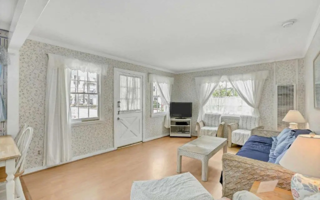 photo 3 of 201 Amethyst Avenue
