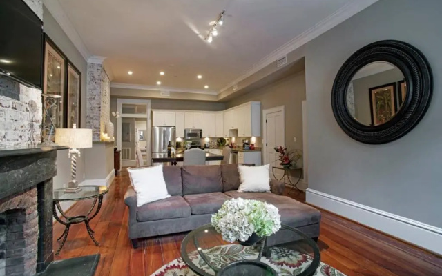 photo 2 of 201 York #2 · Newly Renovated Parkside Apt!