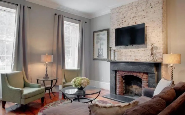 photo 3 of 201 York #2 · Newly Renovated Parkside Apt!