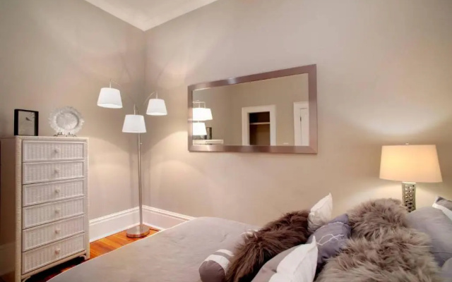 photo 4 of 201 York #2 · Newly Renovated Parkside Apt!