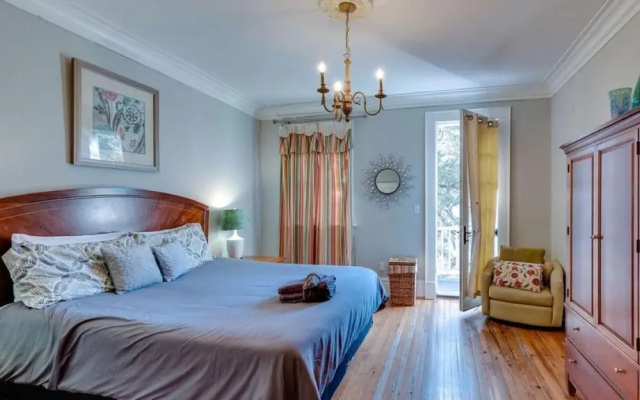 photo 3 of 201 York #3 · Homey Downtown 2 Bedroom Steps from the River