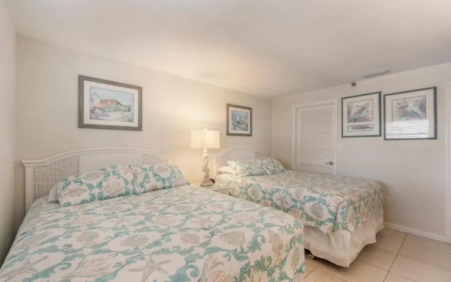photo 3 of 209 Beach Place Condos by RedAwning