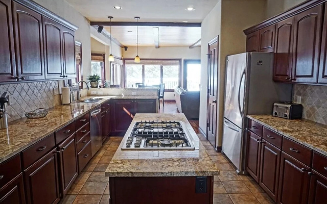 photo 4 of 2095 Vermont Rd W Plus - 6 Br Home