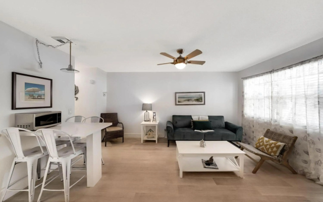 photo 4 of 21 apartment 1 block from the beach unit 1