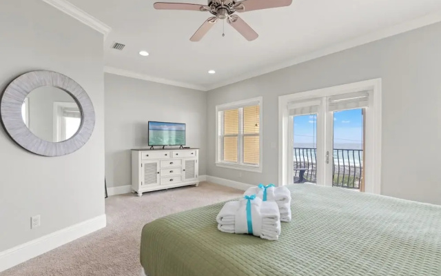 photo 5 of Walk To The Beach! 3 Story Home! 2 Balconies With Gulf Views!