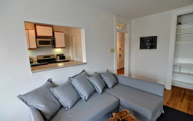photo 2 of 2123 R ST NW #3 - 1 Br Apts