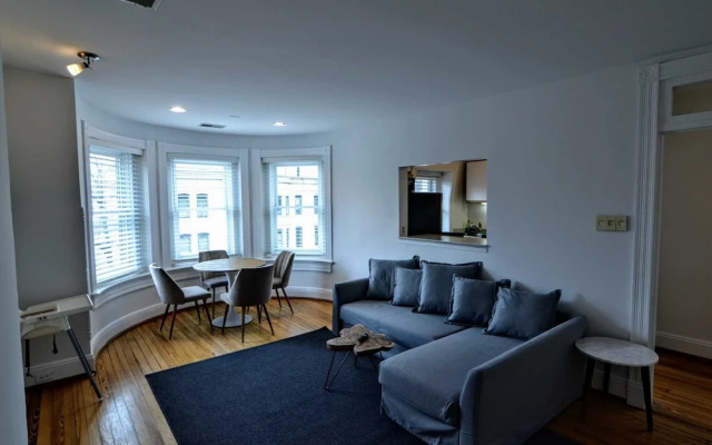 photo 4 of 2123 R ST NW #3 - 1 Br Apts