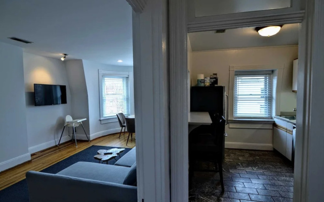 photo 5 of 2123 R ST NW #3 - 1 Br Apts