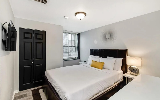 photo 2 of 2135 Walnut Street Enjoy Sunsets at 1BR Home at Rittenhouse Square