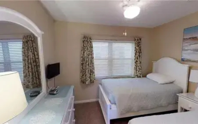 photo 4 of 214 Madeira Norte Condo by RedAwning