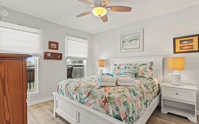 photo 3 of Vacation in This Gorgeous 2-story Home! 3 BR 3 BA! Sleeps 8!