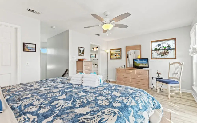 photo 5 of Vacation in This Gorgeous 2-story Home! 3 BR 3 BA! Sleeps 8!